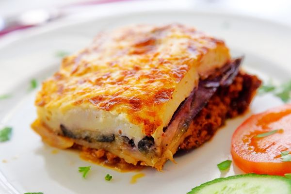 Read more about the article 10+1 Best Moussaka Wine Pairing Ideas from a Greek Sommelier