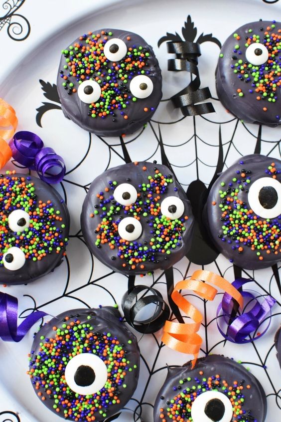 Read more about the article 33 Ideas For Frighteningly Delicious Halloween Oreos