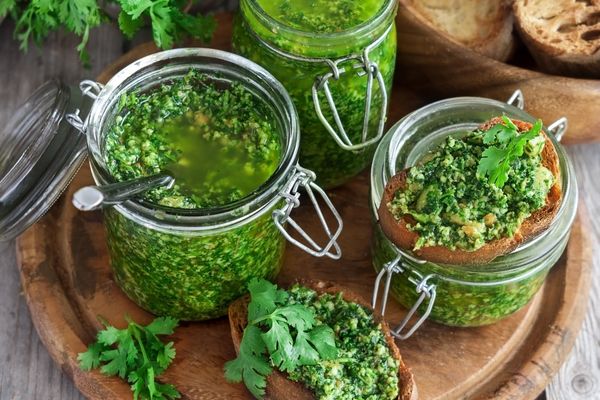 Read more about the article 5 Quick Picks For Pesto Wine Pairing