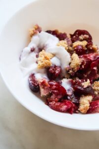 Read more about the article Healthy Cherry Crumble With Oats (Healthy Breakfast Or Dessert)