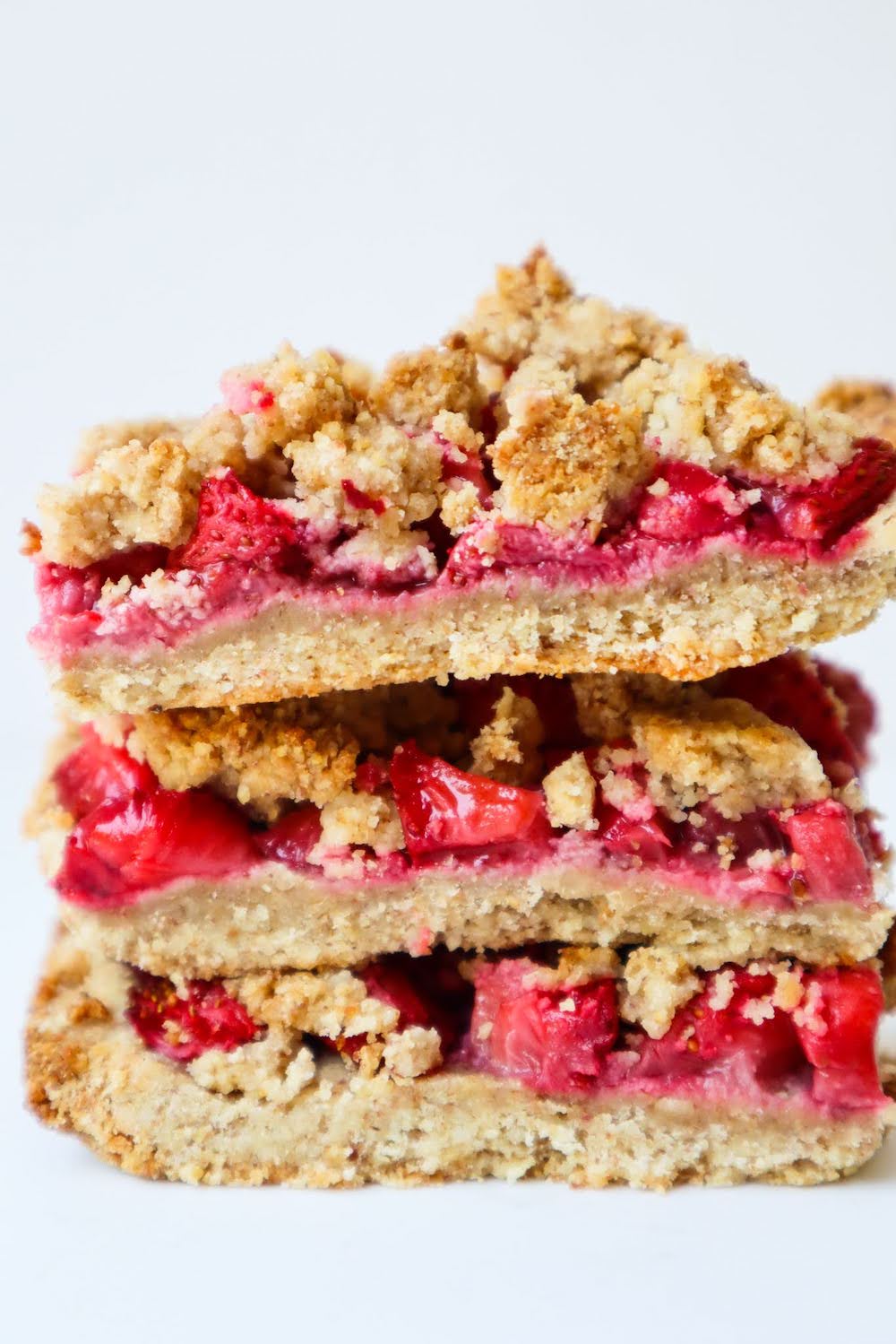 Read more about the article Healthy Oatmeal Strawberry Bars – Beauty Bites