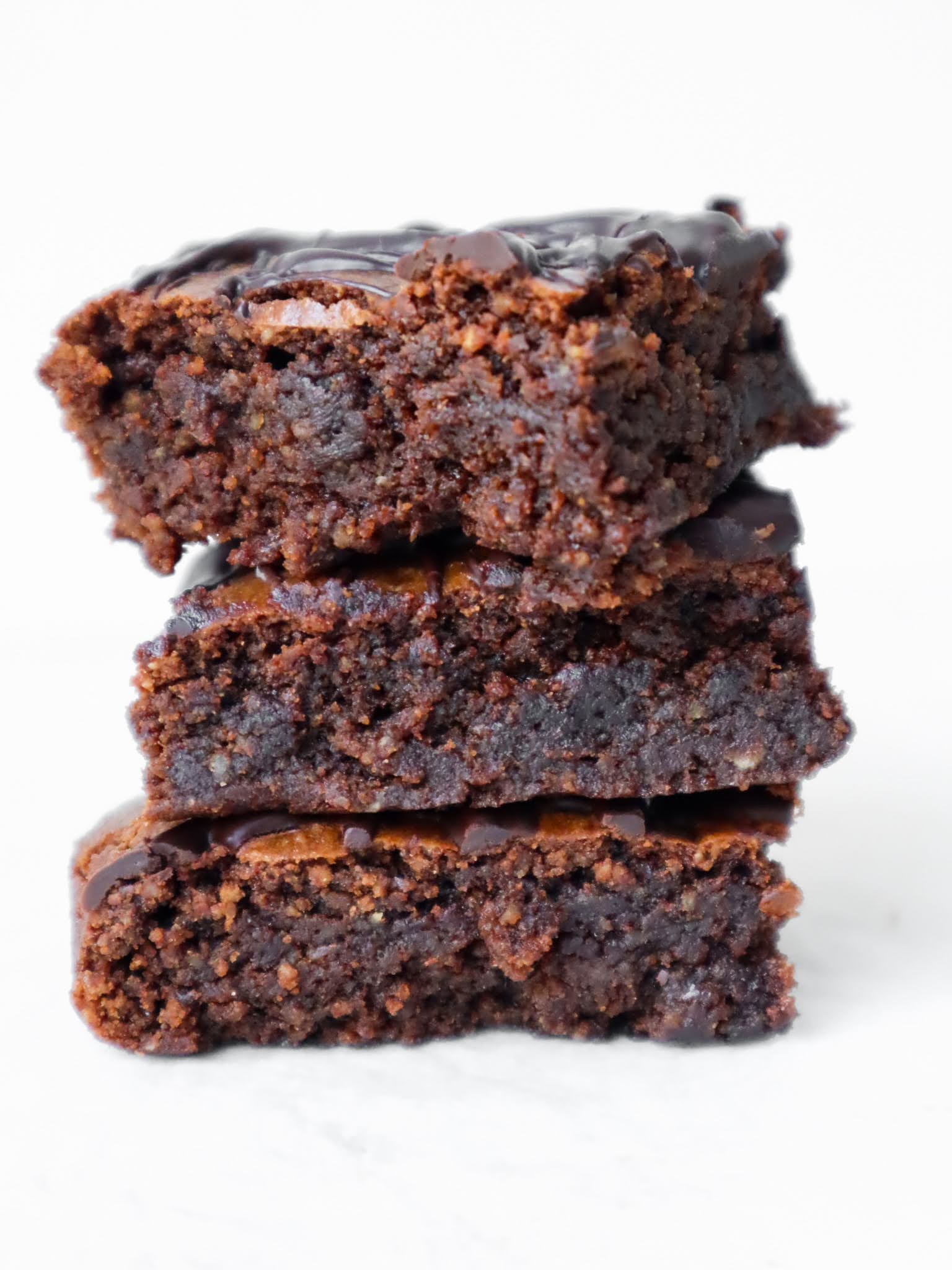 Read more about the article Vegan Paleo Brownies – Beauty Bites