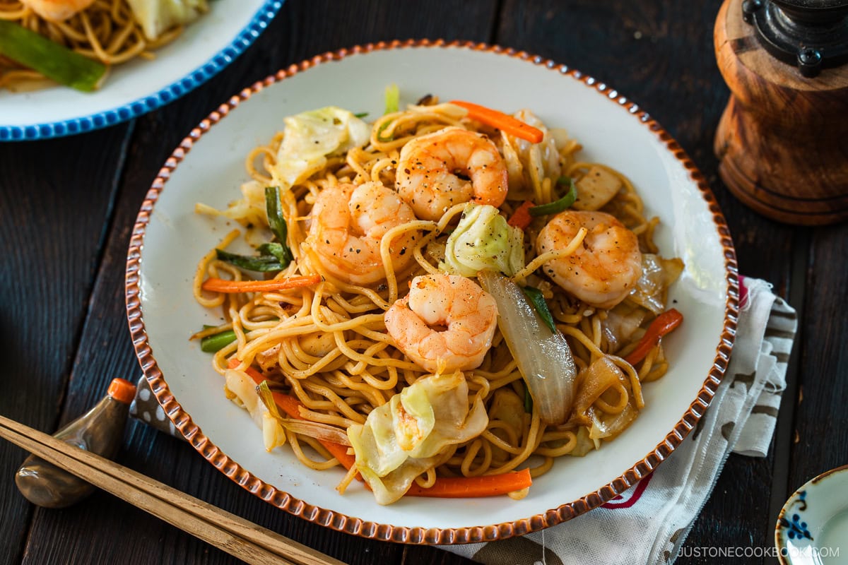 Read more about the article Shrimp Yakisoba 海老焼きそば • Just One Cookbook